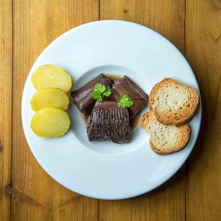 LA LAMPROIE (Recette de la confrérie de la Lamproie de Sainte-Terre)
